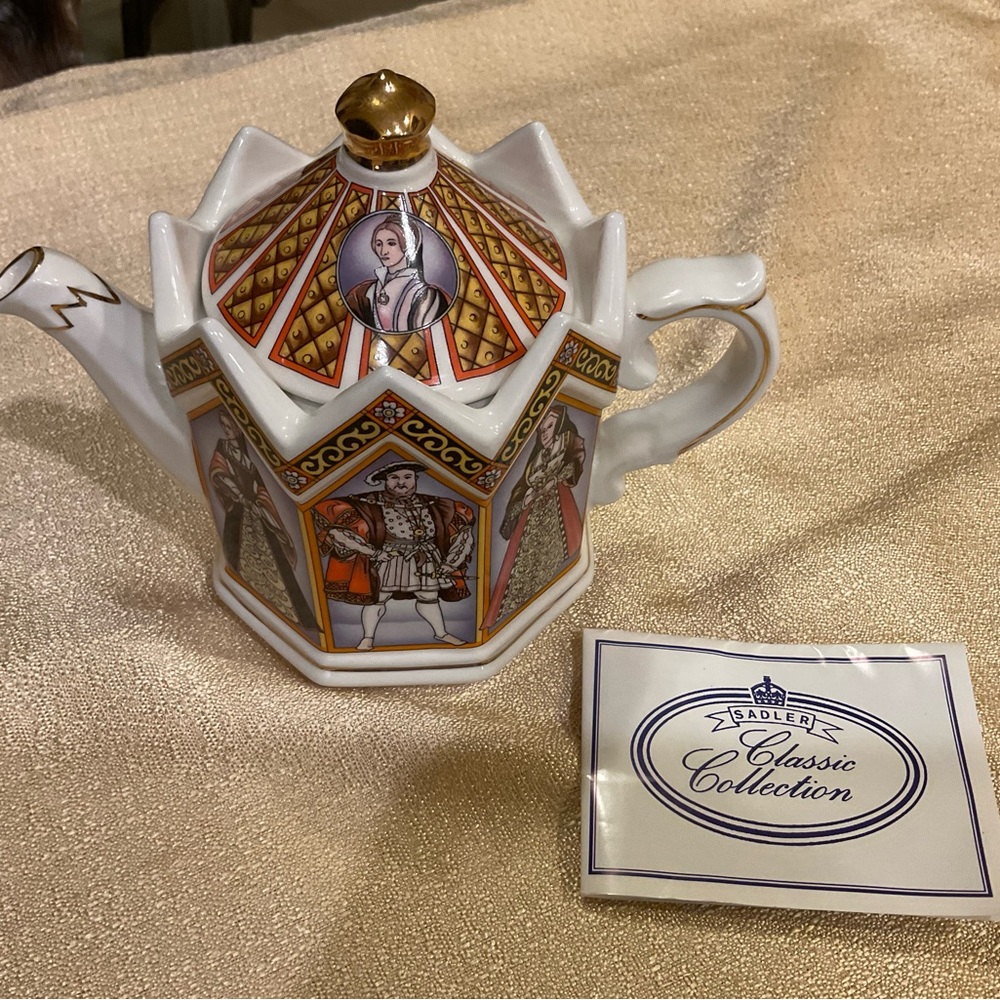 VINTAGE SADLER COLLECTION KING HENRY VIII AND WIVES TEAPOT